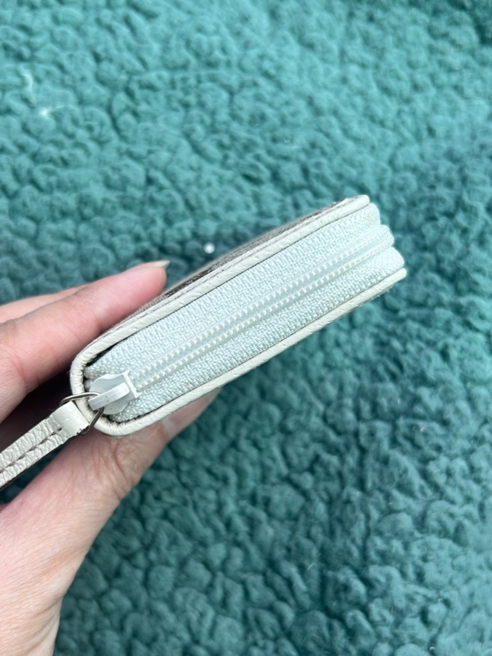 Authentic Gucci GG Canvas Zip Round Coin Purse White Leather - Picture 6 of 11